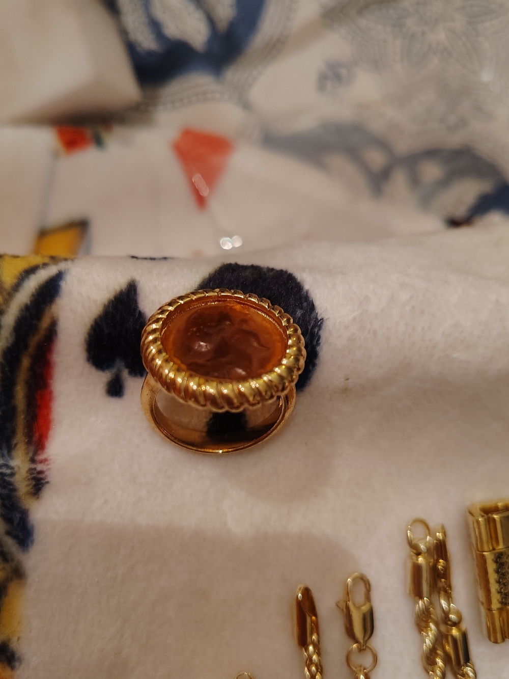 Woman's Vintage Gold- Tone Fashion Ring with Amber-Tone Cabochon - Picture 3 of 4